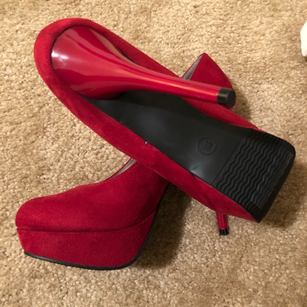 Shoes 👠 - Picture 2 of 4